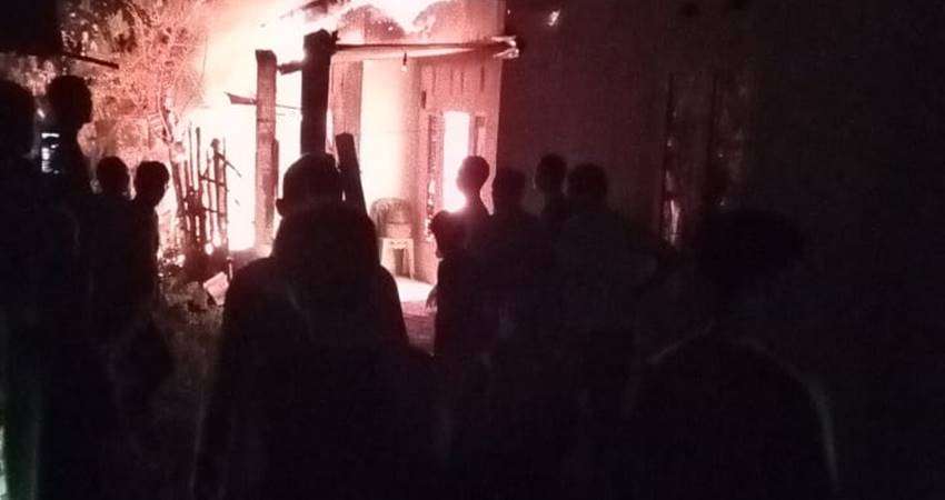 Diduga Korslet, Dua Rumah Ludes