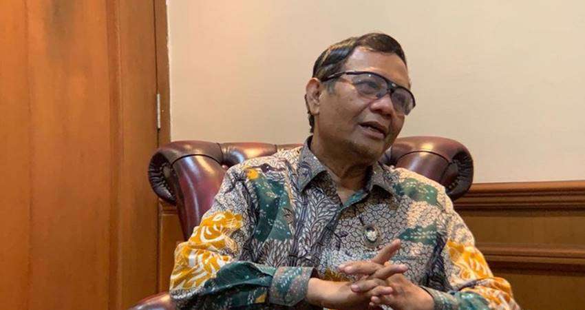 POLISI BAKU TEMBAK, Mahfud : Penjelasan Polri Tidak Jelas