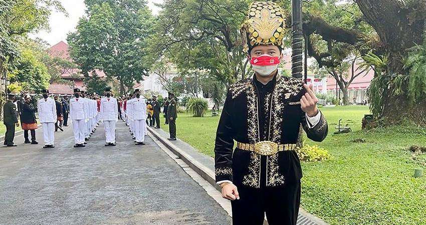 EBY Tampil Berwibawa dengan Makuta Gorontalo 