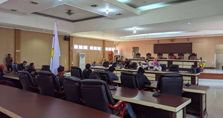 DPRD Didatangi Sekelompok Pengunjuk Rasa, Tuntut Hilangkan Pokir dan Pertanyakan Jalan Ponelo