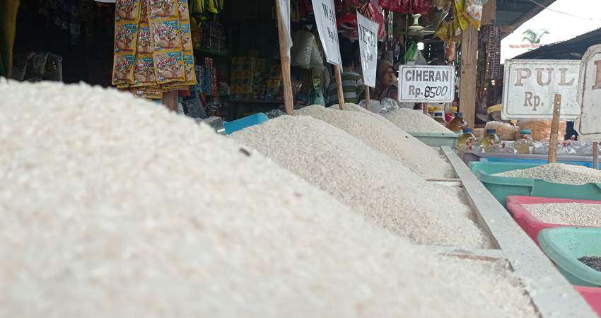 Harga Beras Anjlok, Ciheran Dipatok Mulai Rp7 Ribu per Liter