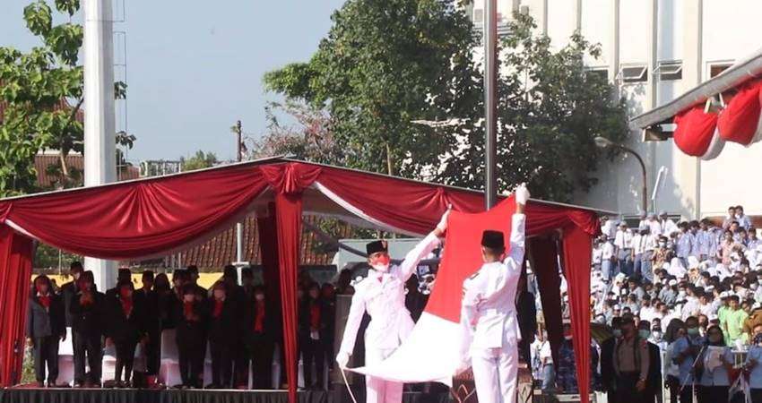 GIBRAN IRUP, Merah Putih Gagal Berkibar