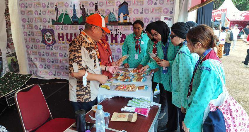 Pengakap Malaysia Kepincut Aneka Snack Khas Gorontalo 