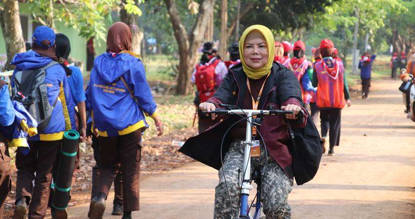 Bersepeda, Idah Cek Tenda Jamnas XI Kontingen Gorontalo