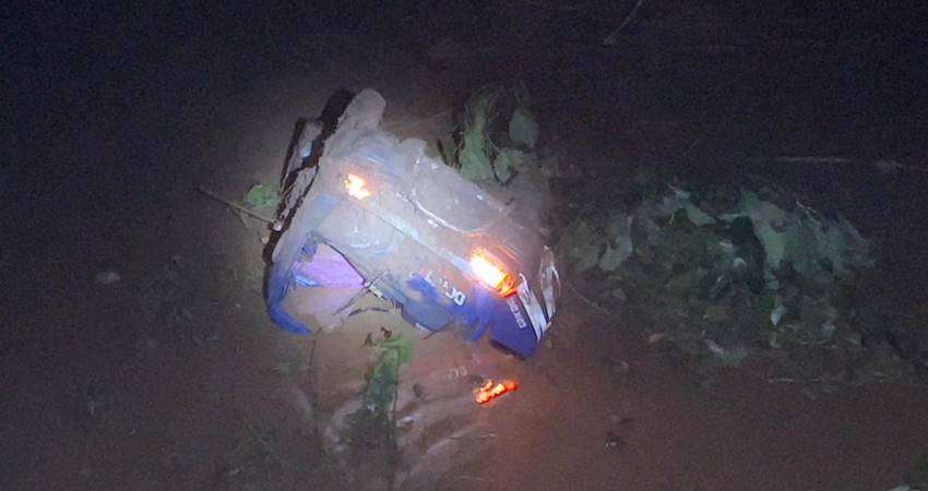 Pikap Terseret Longsor, Ratusan KK Terisolir