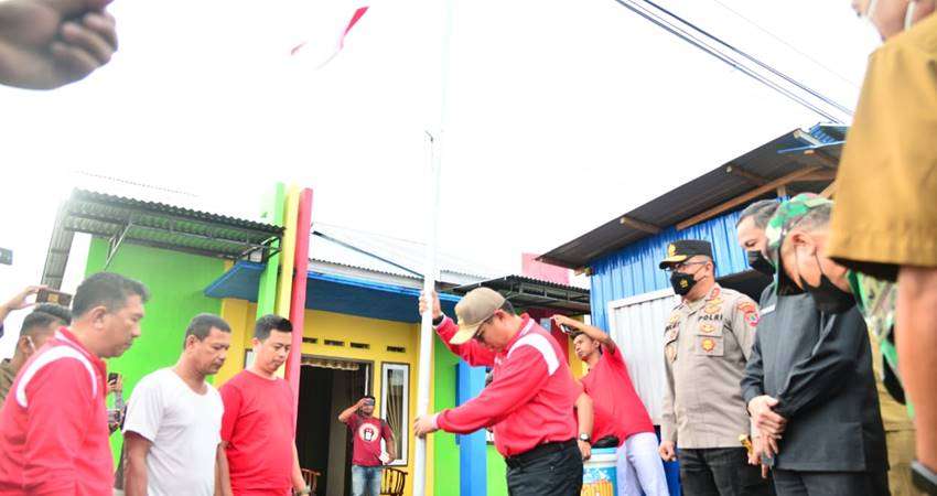 Pemerintah Bagikan 10 Juta Merah Putih