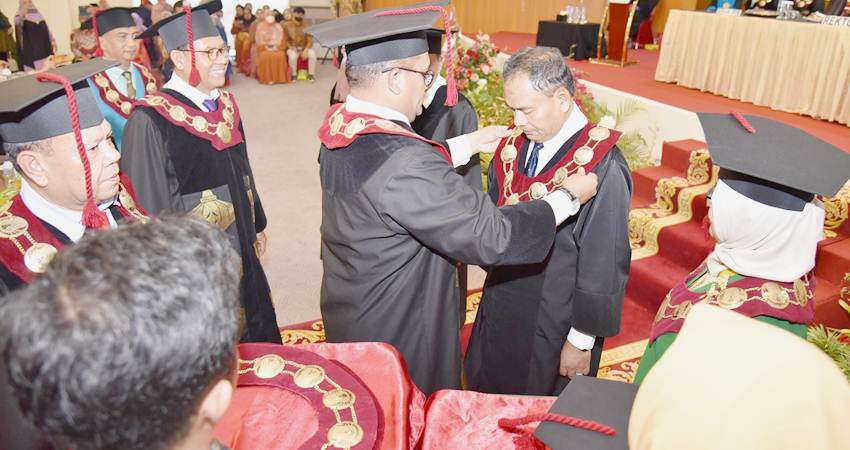 Amir Halid Dikukuhkan Sebagai Guru Besar Tetap UNG, Bawa Orasi Ilmiah Terkait Penyesuaian Kenaikkan Harga BBM