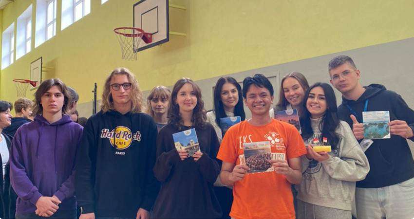 Abdul Pakaya, Pemuda Gorontalo Presentasikan Pariwisata Indonesia di Polandia