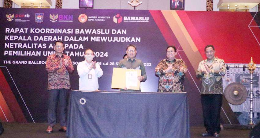 Bersama Bawaslu, Hamka Teken Pakta Integritas Netralitas ASN