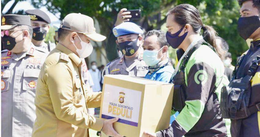 Salurkan Bansos Dampak BBM, Hamka Apresiasi Peran Polda