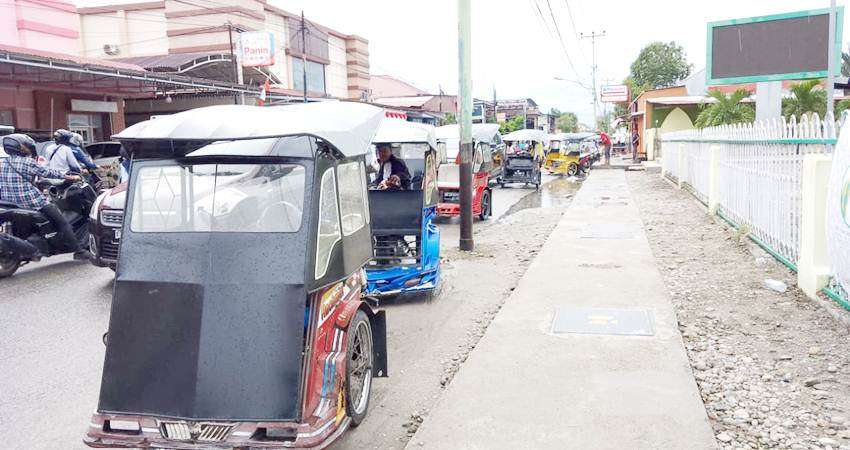 BBM Mahal Tarif Transportasi Naik, Warga Pilih Gunakan Angkutan Umum Ketimbang Ojol