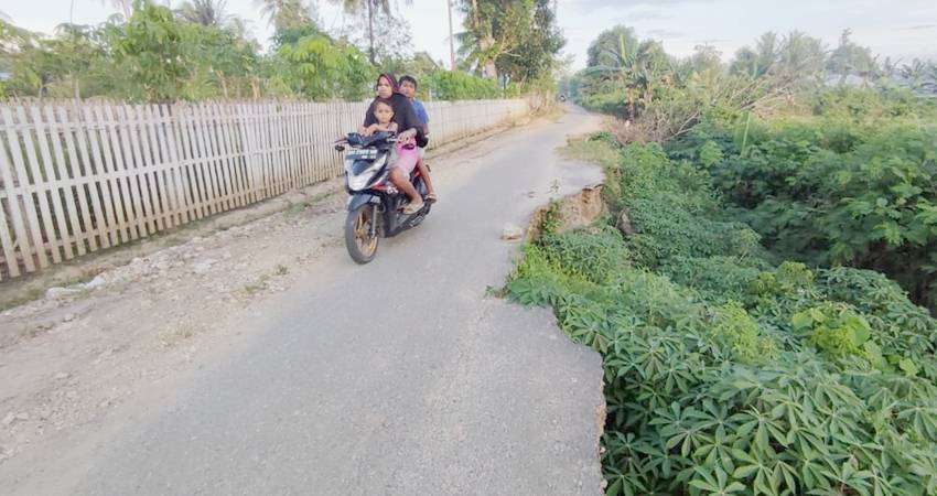 Jalan Di Pentadio Timur Amblas