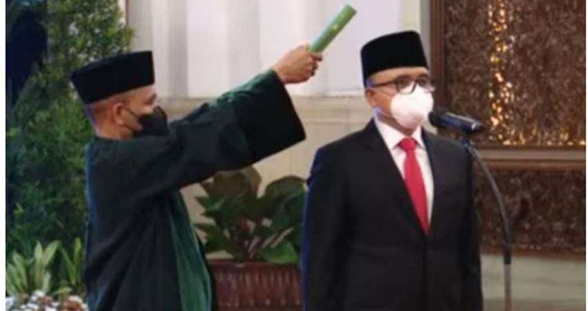 Bukan Olly Dodokambey, Jokowi Lebih Pilih Azwar Anas jadi MenpanRB