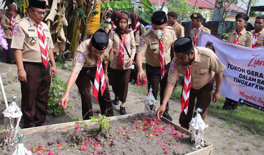 HUT Pramuka ke 61, Kwarda Gorontalo Ziarah Makam Tokoh Pramuka 