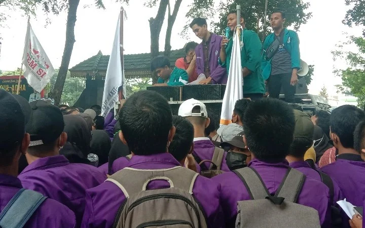 Demo Tolak BBM di Medan, Mahasiswa Sandera Anggota Dewan dari Fraksi Nasdem dan PKS