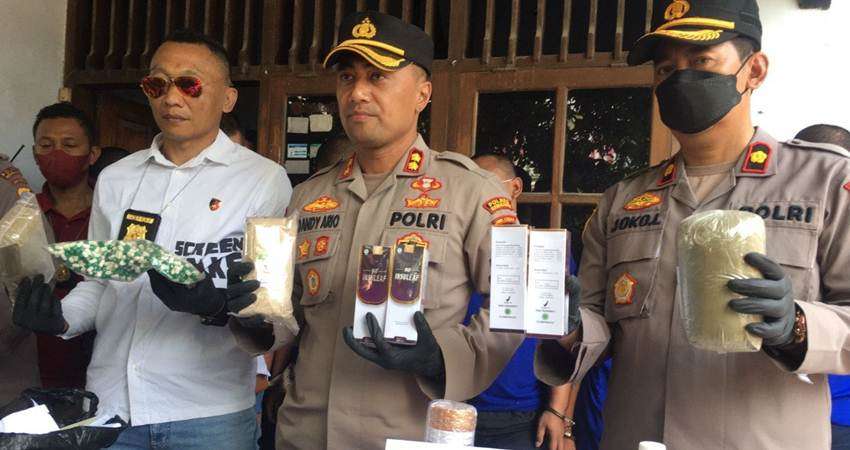 Pemalsu Ribuan Obat Herbal Ditangkap, Selama Ini Jual Produk Sendiri di Marketplace, Waspadalah
