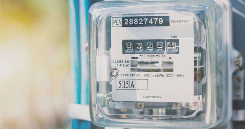 DPR Usul Listrik 450 VA Dihapus, Warga Miskin Dipaksa Pakai 900 VA