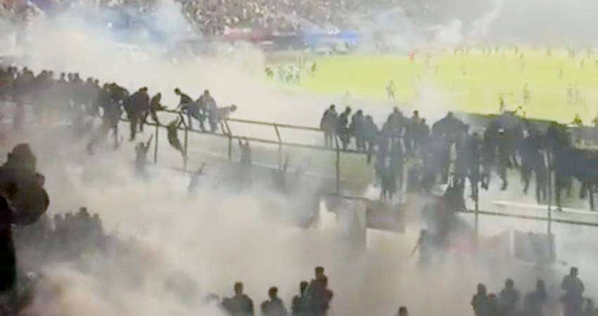 Duka Sepakbola, 125 Aremania Tewas