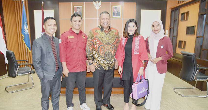 Rektor Apresiasi BEM UNG, Mampu Hadirkan Merry Riana untuk Berikan Motivasi