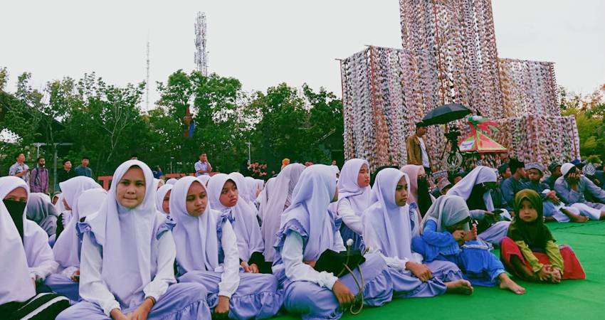 Maulid Nabi di UNG, Tolangga Delapan Meter Isi 30 Ribu Kue
