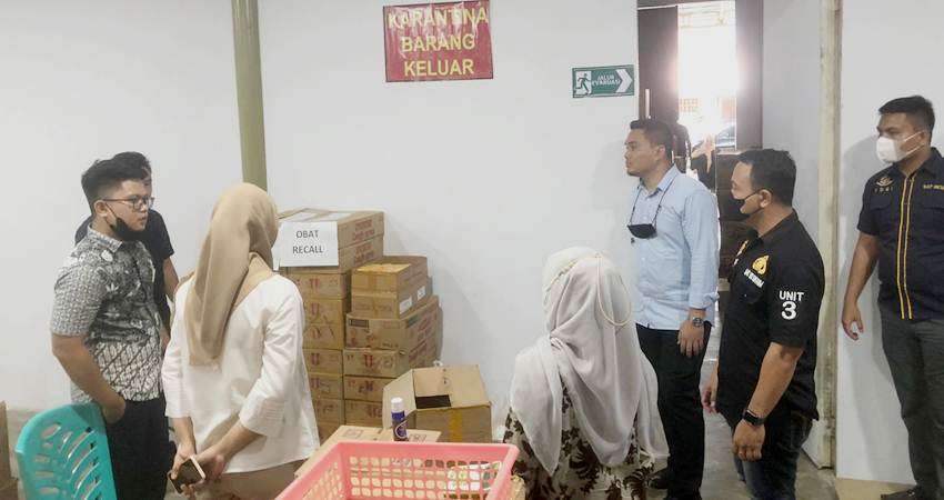 Ribuan Botol Sirup Anak Ditemukan di Apotek, Tim Gabungan Deadline Untuk Kembalikan ke Distributor