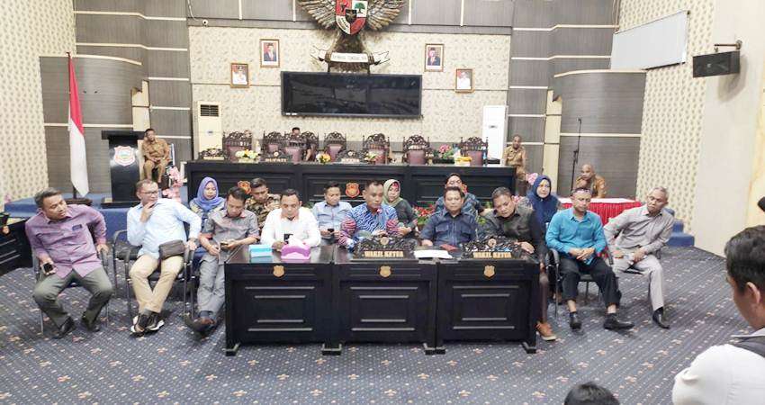 Sikap Tiga Fraksi di Parlemen Menara, Mosi Tak Percaya untuk Syam