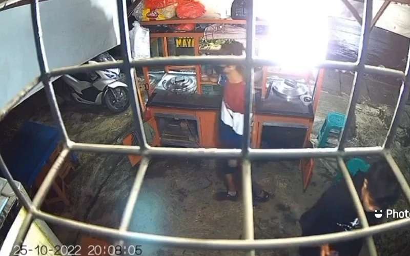 Video Viral Pencurian Hp Dengan Modus Meminta Sumbangan, Terekam CCTV