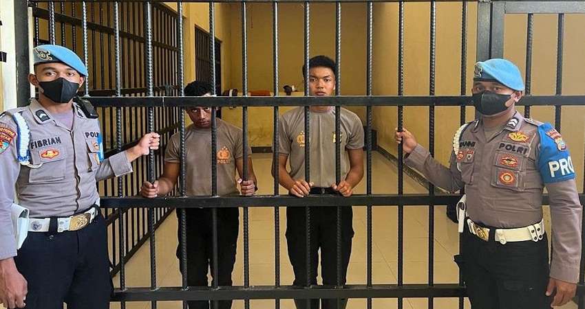 Begini Nasib 2 Polisi Viral yang Menjilat Kue Ulang Tahun untuk TNI