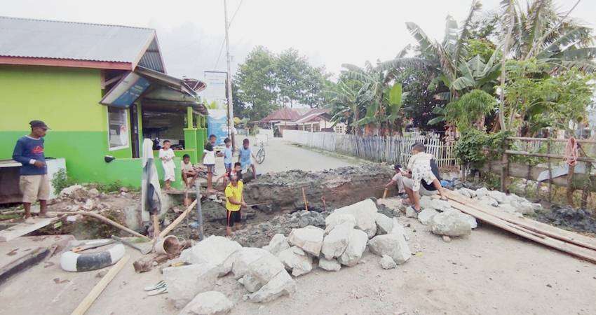 Proyek Terbengkalai, Akses Warga Putus