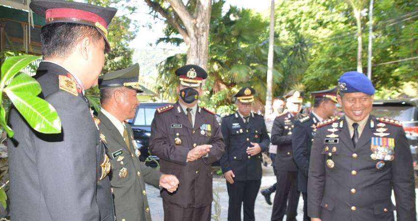 Kapolda ‘Grebek’ Kediaman Danrem 133/NW