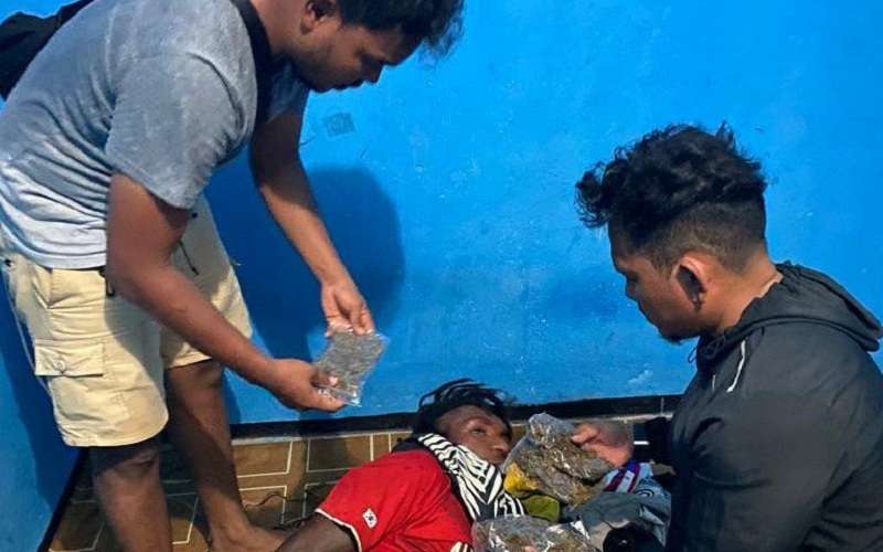 Polisi Tangkap Pengedar Ganja Saat Tertidur Pulas.