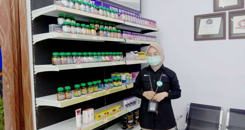 Kimia Farma Hentikan Penjualan Obat Sirup, Apotek Lain Masih Jual, Klaim Tak Masuk Daftar Dilarang