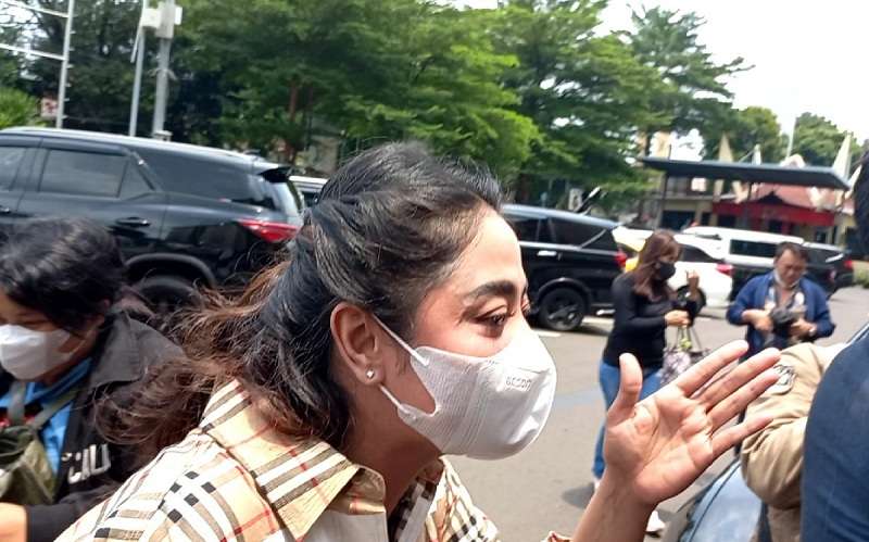 Dewi Perssik Datangi Polres Metro Jakarta Selatan, Ada Apa?