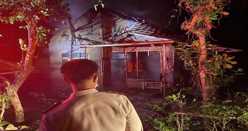 Saat Ditinggal Pergi Rumah Marsini Hangus Terbakar, Rugi Ratusan Juta