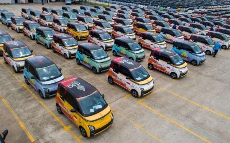 Wuling Motors menyerahkan 300 unit Air EV Dukung Mobilisasi KTT G20 di Bali