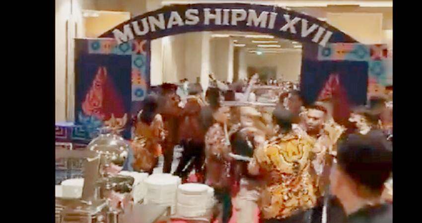 Peserta Baku Pukul, Munas HIPMI, Instruksi Jokowi Tak Laku