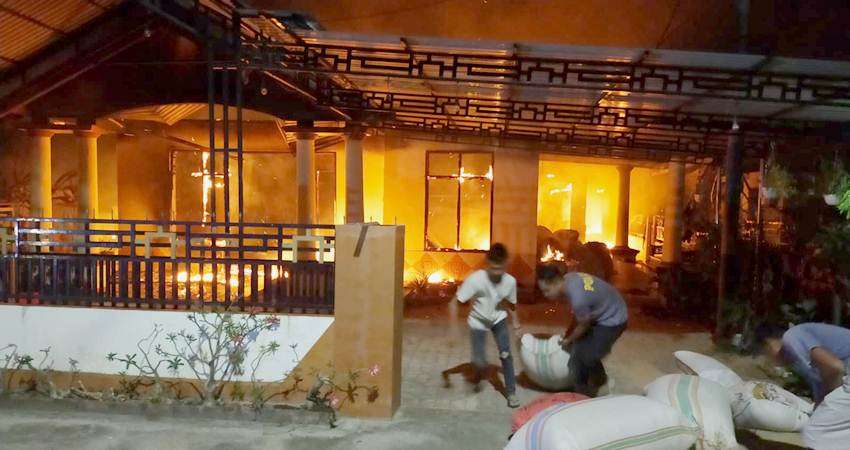 Dua Rumah di Mananggu Terbakar
