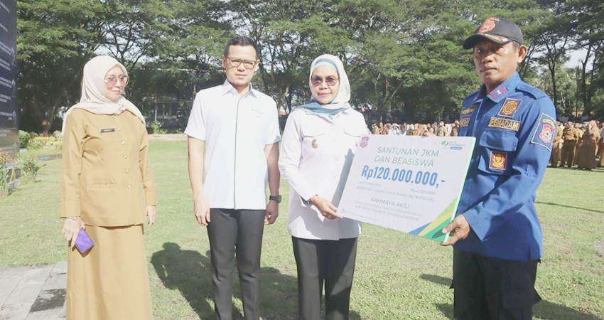 Rp 288 Juta For Lima Ahli Waris, Santunan BPJS Ketenagakerjaan, Diserahkan Wabup