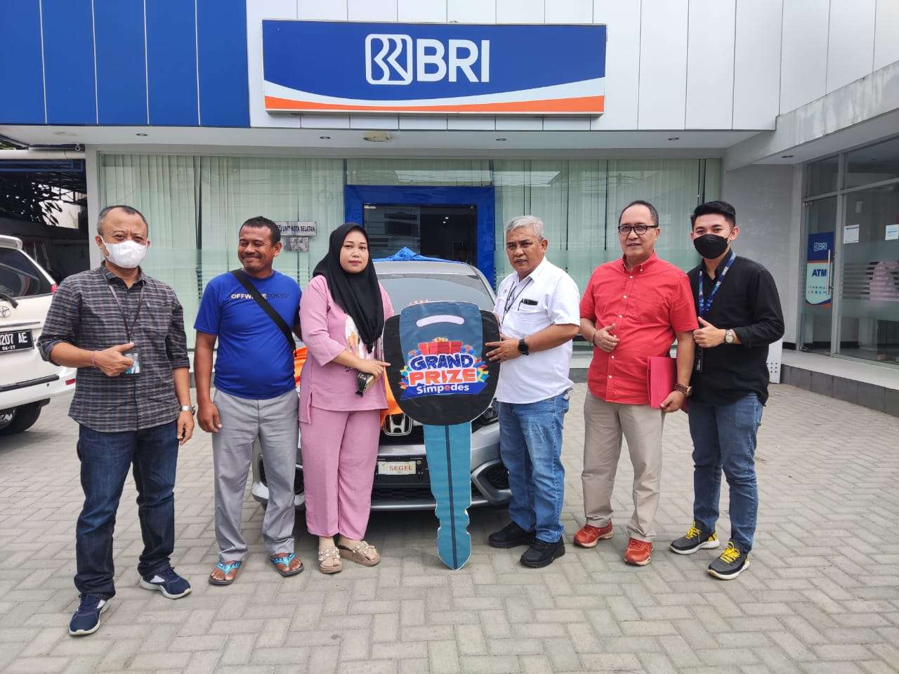 Panen Hadiah Simpedes BRI Gorontalo, Ibu Pemilik Warung Makan Bawa Pulang Mobil Brio