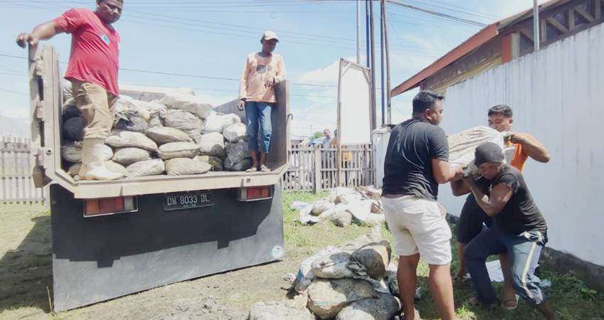 Polda Amankan Satu Truk Batu Hitam