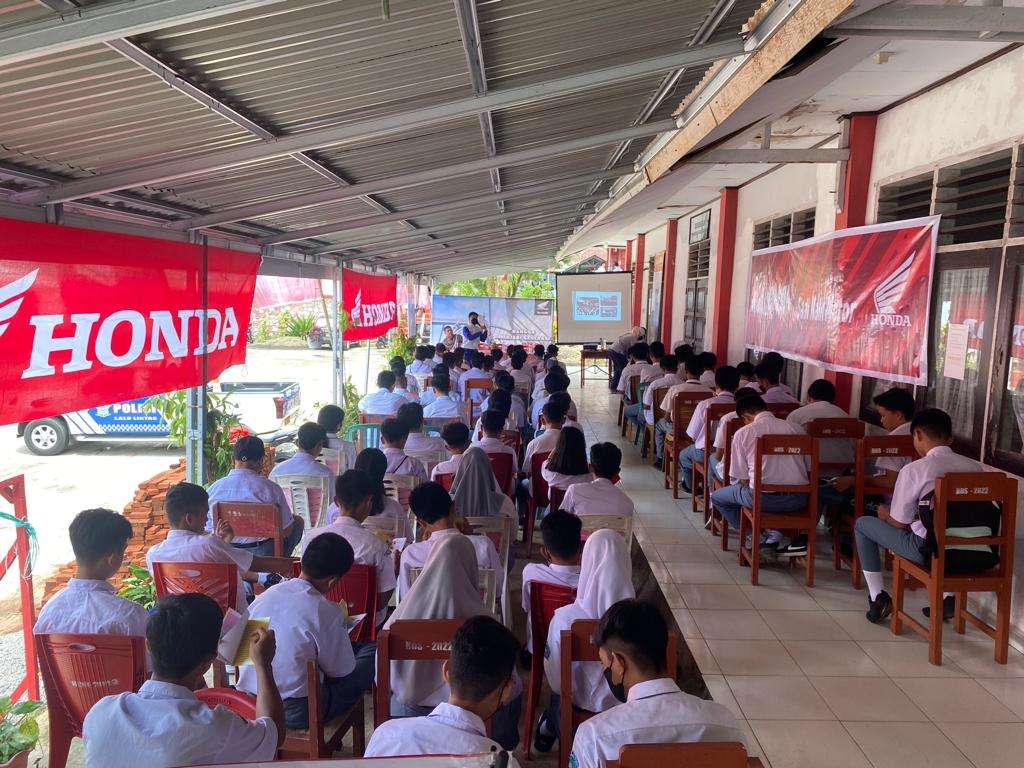 DAW Gandeng Polda Sulut, Edukasi Keselamatan Berkendara Bagi Siswa