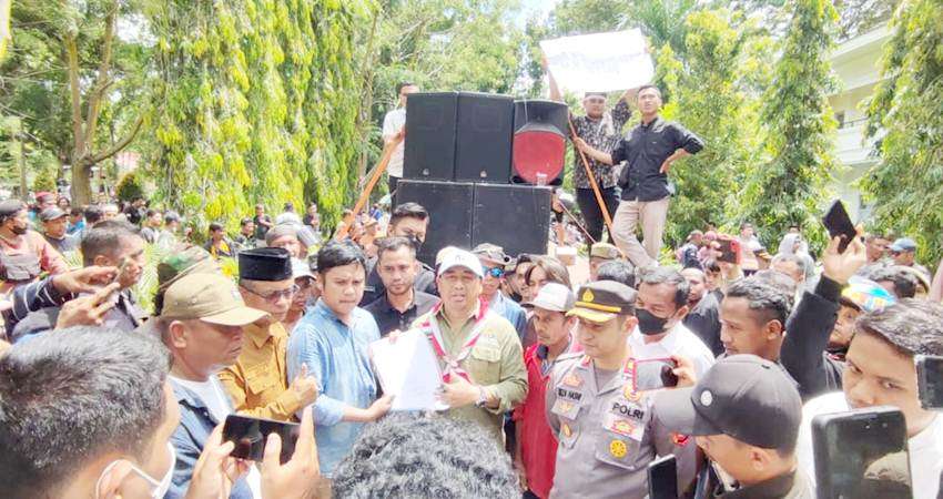 Hamim Didesak Legalkan Tambang Suwawa