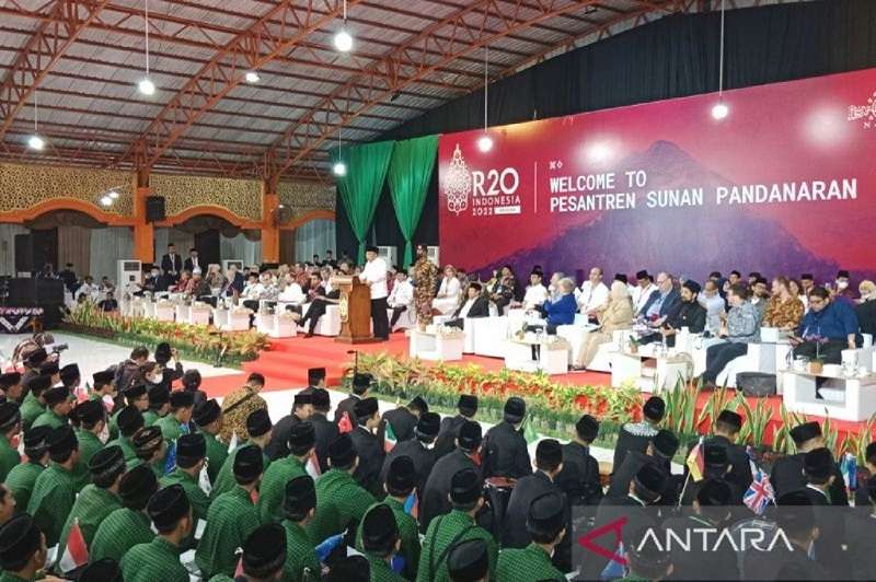 Di Hadapan Tokoh Agama Dunia, Santri Ponpes Sunan Pandanaran Menyanyikan Lagu Michael Jackson