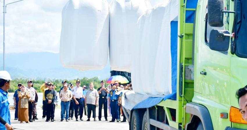 Perdana, Ekspor Wood Pellet di Pelabuhan Bumbulan, Saipul : Ini Kunci Tumbuhnya Ekonomi Daerah