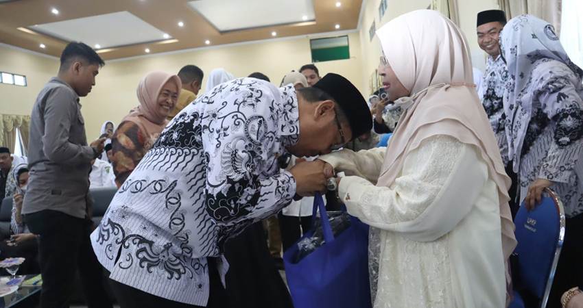 Hamim Sangat Memuliakan Gurunya