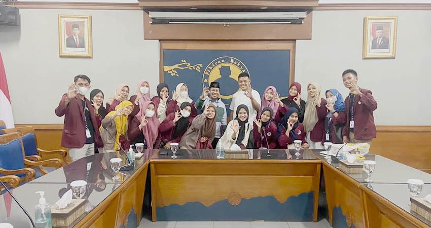 Belajar Jurnalistik, Mahasiswa Kunjungi Media di Bandung