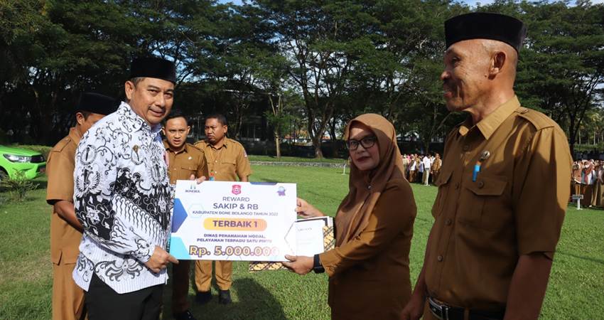 Hamim Beri Bonus OPD Berkinerja Baik