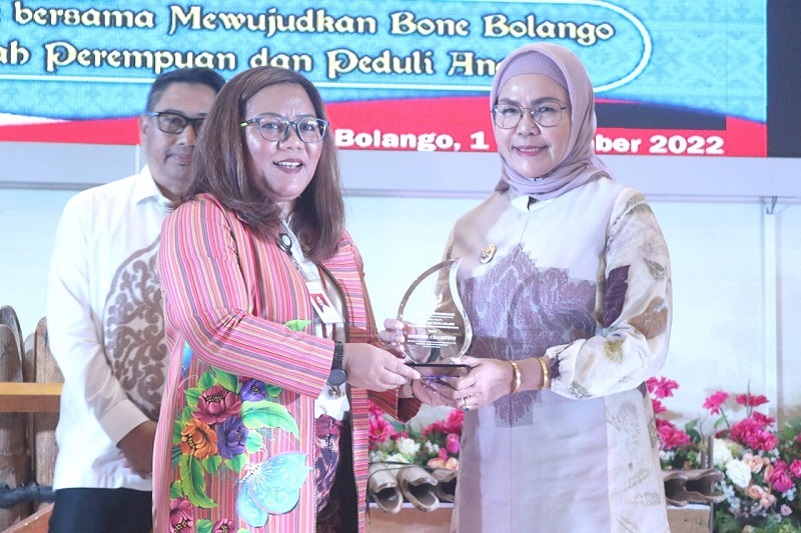 Penghargaan Gender Champion Diraih Merlan