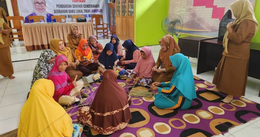 Merlan Sejahterakan Perajin Amongo di Lonuo