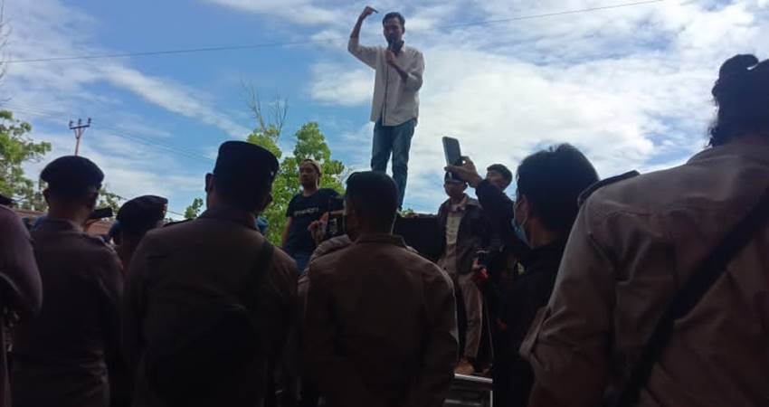 Hakim Diminta Hukum Berat Empat WNA China Investor Batu Hitam